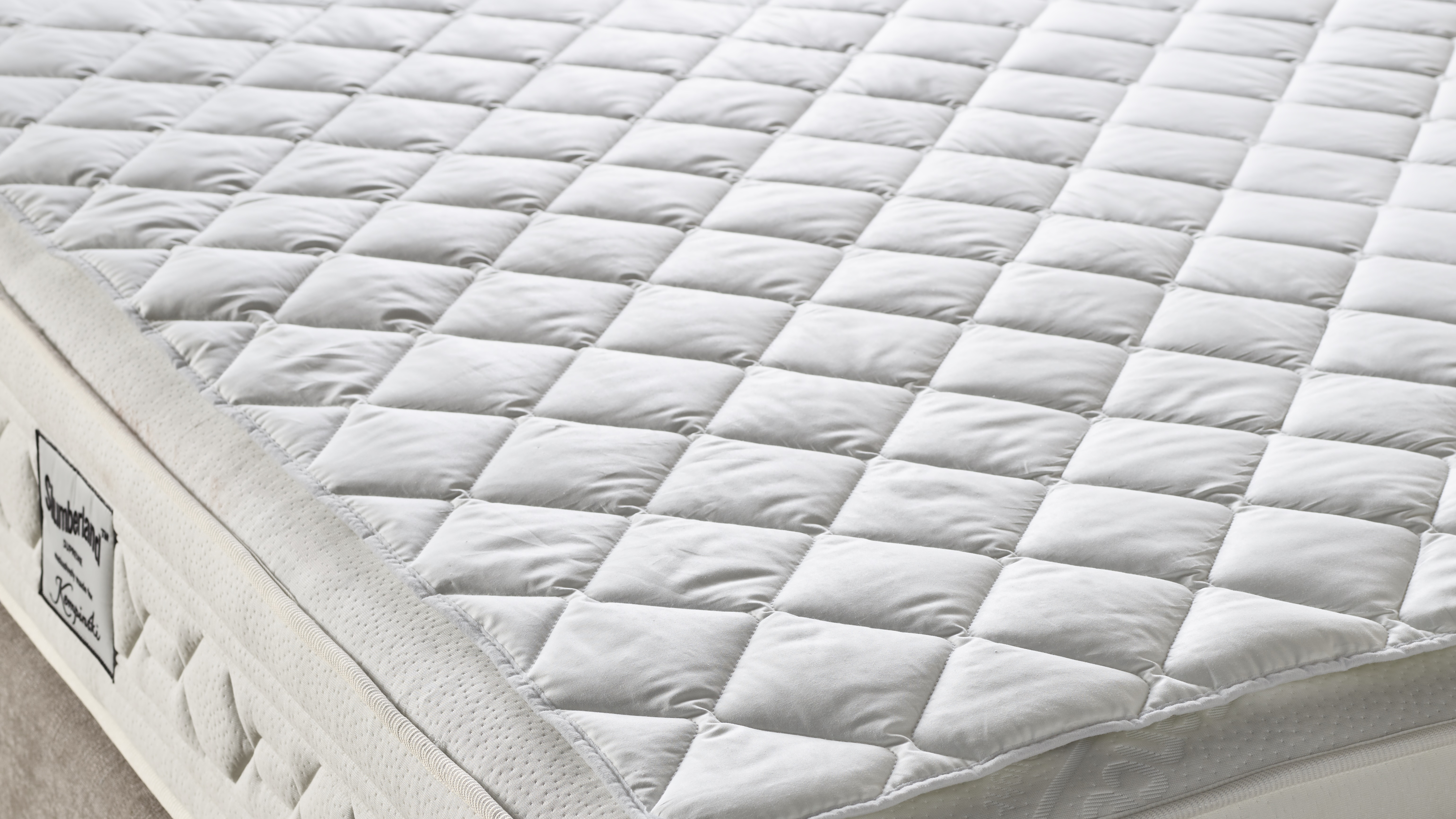 RS15522_Kempinski-Mattress-Pad-KEM-114-03-01-01-Q_EU-AP-V1.jpg